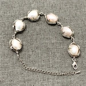 Natural Mother of Pearl bracelet, 18K WPG 135CT